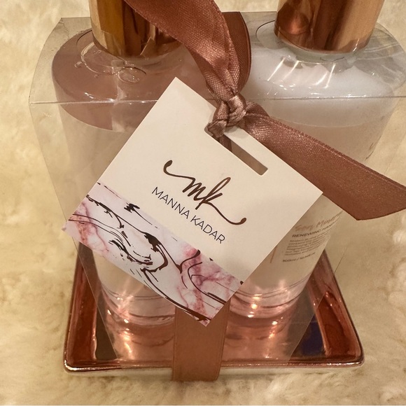 Sea Minerals Renewing Hand Lotion & Hand Soap Set with ceramic holder dish - Picture 6 of 12